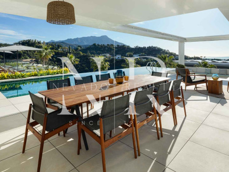 Villa en Urbanización El Madroñal con vistas panorámicas en venta