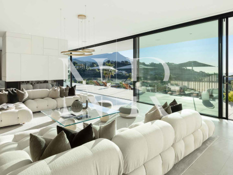 Villa en Urbanización El Madroñal con vistas panorámicas en venta
