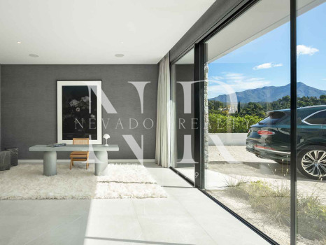 Villa en Urbanización El Madroñal con vistas panorámicas en venta