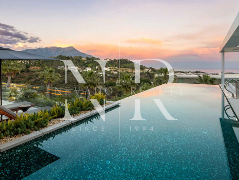 Villa en Urbanización El Madroñal con vistas panorámicas en venta