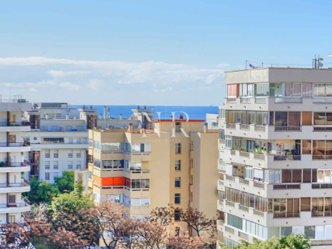 Renovated apartment on Ricardo Soriano with sea views for short-term rental.
