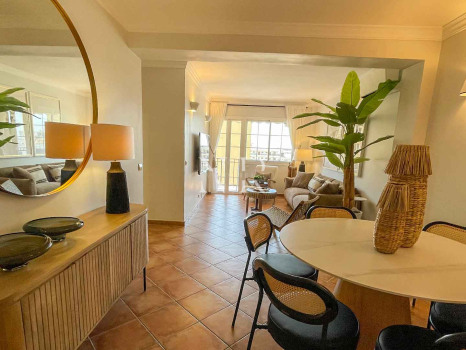 Renovated apartment on Ricardo Soriano with sea views for short-term rental.