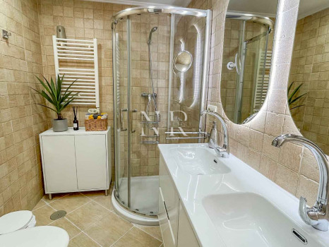 Renovated apartment on Ricardo Soriano with sea views for short-term rental.