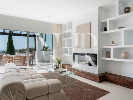Penthouse à vendre dans le lotissement La Quinta Village avec vue sur la mer