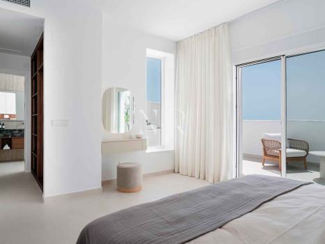 Penthouse in La Quinta Village residential complex with sea views for sale