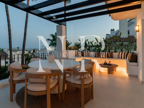 Penthouse à vendre dans le lotissement La Quinta Village avec vue sur la mer