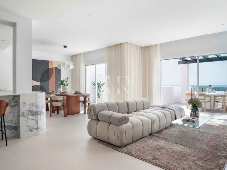 Penthouse in La Quinta Village residential complex with sea views for sale