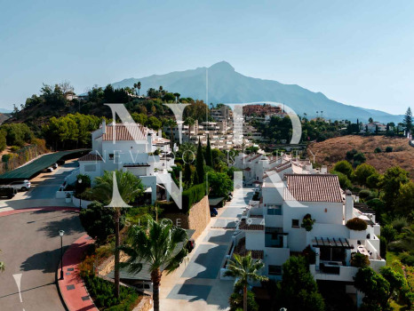 Penthouse à vendre dans le lotissement La Quinta Village avec vue sur la mer