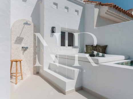 Penthouse à vendre dans le lotissement La Quinta Village avec vue sur la mer