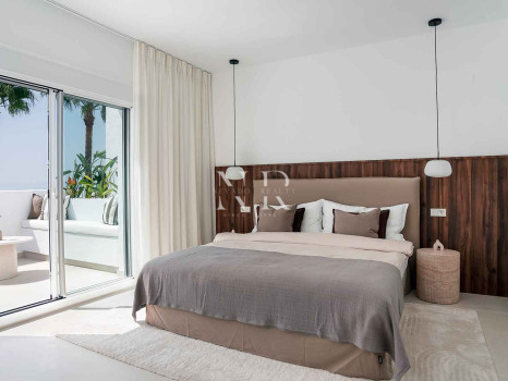 Penthouse in La Quinta Village residential complex with sea views for sale