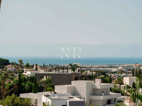 Penthouse in La Quinta Village residential complex with sea views for sale
