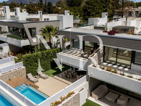 Semi-detached house for sale in Banús Bay Urbanization, just minutes from the beach
