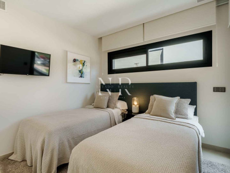 Maison jumelée à vendre dans l'urbanisation Banús Bay, à quelques minutes de la plage