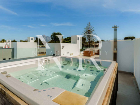 Semi-detached house for sale in Banús Bay Urbanization, just minutes from the beach
