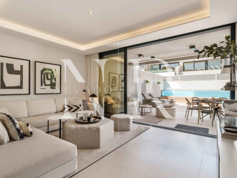 Semi-detached house for sale in Banús Bay Urbanization, just minutes from the beach