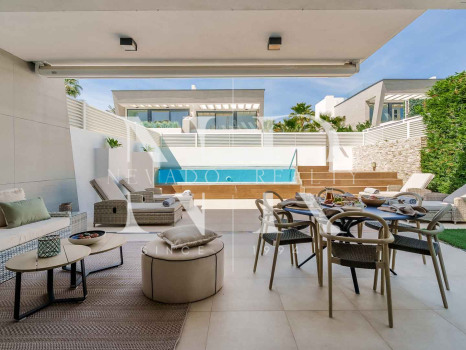 Semi-detached house for sale in Banús Bay Urbanization, just minutes from the beach