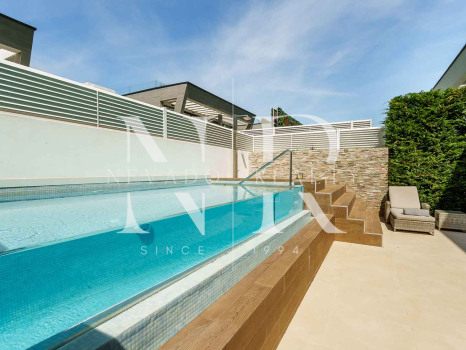 Semi-detached house for sale in Banús Bay Urbanization, just minutes from the beach