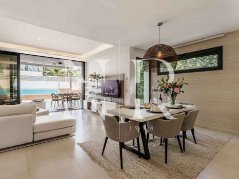 Semi-detached house for sale in Banús Bay Urbanization, just minutes from the beach