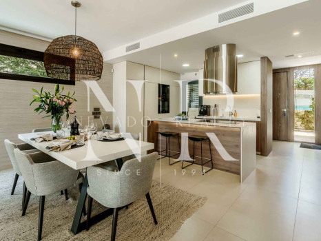 Semi-detached house for sale in Banús Bay Urbanization, just minutes from the beach