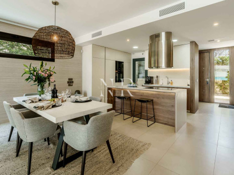Maison jumelée à vendre dans l'urbanisation Banús Bay, à quelques minutes de la plage