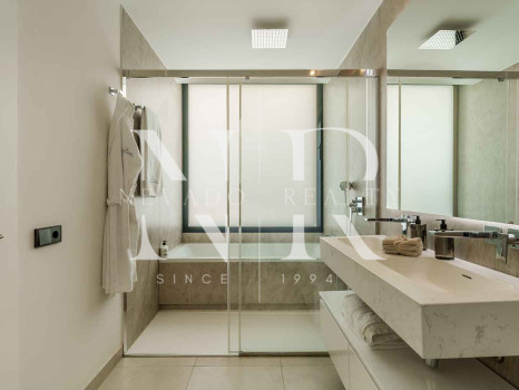 Semi-detached house for sale in Banús Bay Urbanization, just minutes from the beach