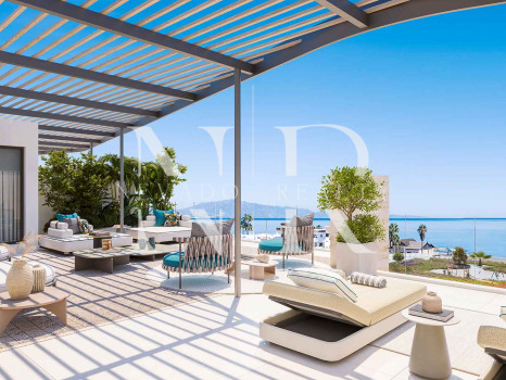 Ático en Manilva Beach en primera línea de playa en venta