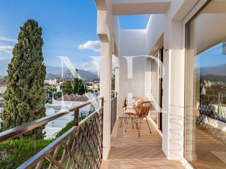 Maison mitoyenne entièrement rénovée à vendre dans le lotissement Los Potros