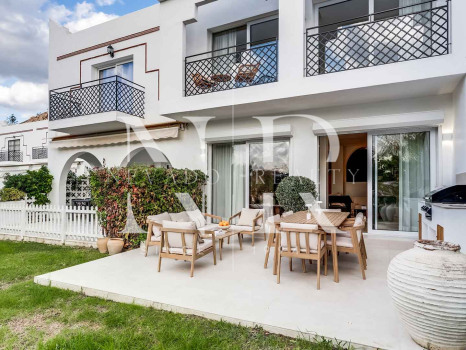 Maison mitoyenne entièrement rénovée à vendre dans le lotissement Los Potros