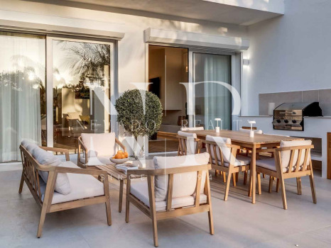 Maison mitoyenne entièrement rénovée à vendre dans le lotissement Los Potros