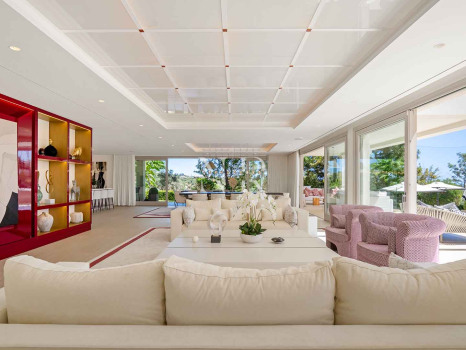 Villa en Aloha Golf en primera línea completamente reformada en venta
