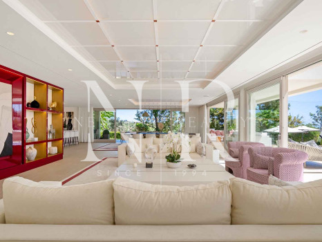 Villa en Aloha Golf en primera línea completamente reformada en venta