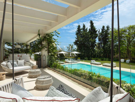 Villa en Aloha Golf en primera línea completamente reformada en venta