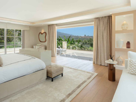 Villa en Aloha Golf en primera línea completamente reformada en venta
