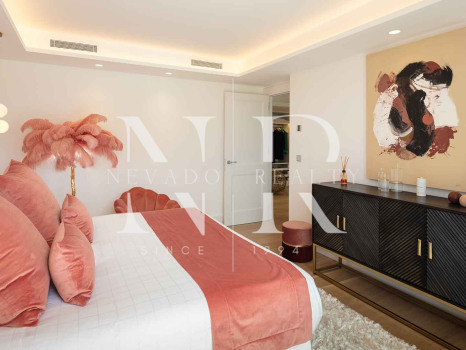 Villa en Aloha Golf en primera línea completamente reformada en venta