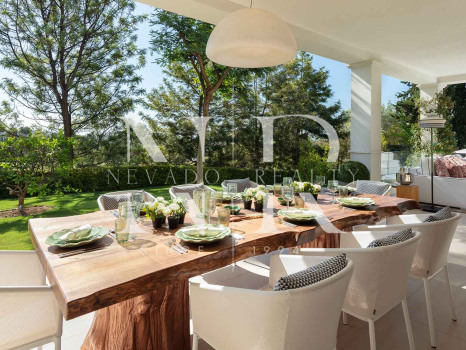 Villa en Aloha Golf en primera línea completamente reformada en venta