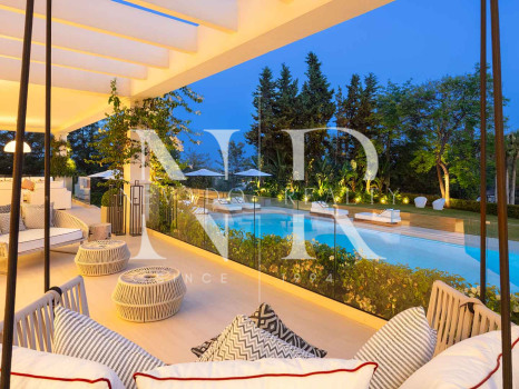 Villa en Aloha Golf en primera línea completamente reformada en venta
