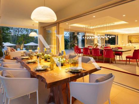 Villa en Aloha Golf en primera línea completamente reformada en venta