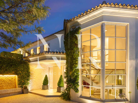 Villa en Aloha Golf en primera línea completamente reformada en venta