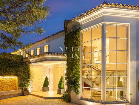 Villa en Aloha Golf en primera línea completamente reformada en venta