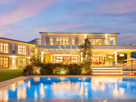 Villa en Aloha Golf en primera línea completamente reformada en venta