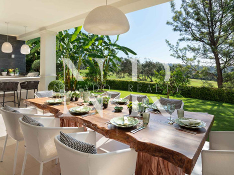 Villa en Aloha Golf en primera línea completamente reformada en venta