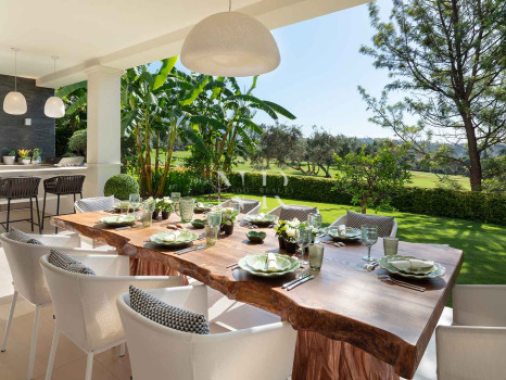 Villa en Aloha Golf en primera línea completamente reformada en venta