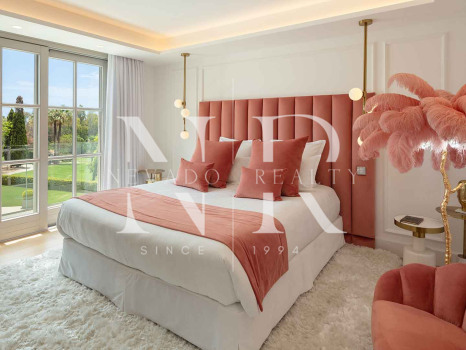 Villa en Aloha Golf en primera línea completamente reformada en venta
