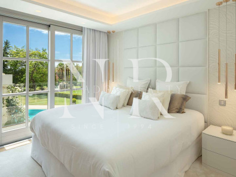 Villa en Aloha Golf en primera línea completamente reformada en venta