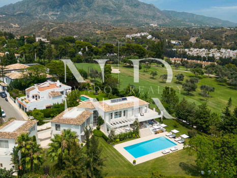 Villa en Aloha Golf en primera línea completamente reformada en venta