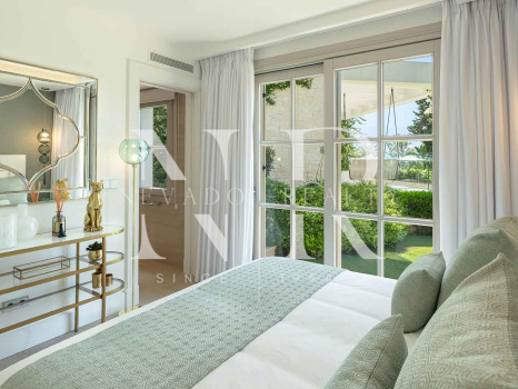 Villa en Aloha Golf en primera línea completamente reformada en venta