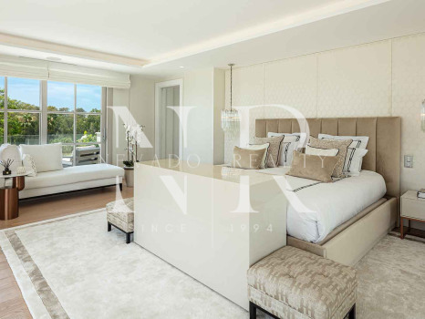 Villa en Aloha Golf en primera línea completamente reformada en venta
