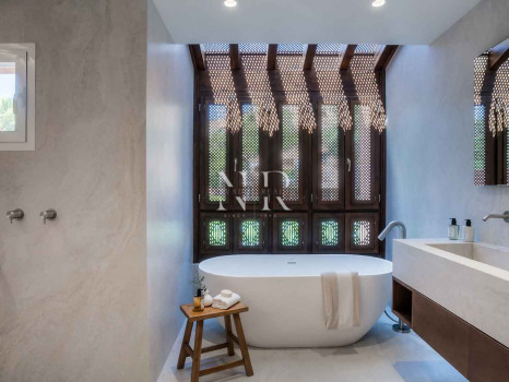 Completely renovated penthouse for sale in the Alminar de Marbella development