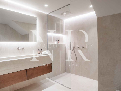 Penthouse entièrement rénové à vendre dans le complexe résidentiel Alminar de Marbella