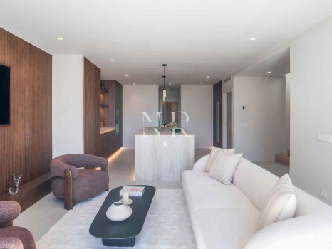 Completely renovated penthouse for sale in the Alminar de Marbella development